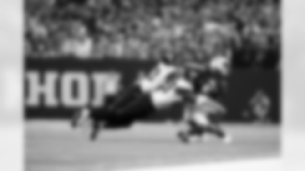 Jacksonville Jaguars vs Indianapolis Colts

LB Foyesade Oluokun (23) and CB Jarrian Jones (22)