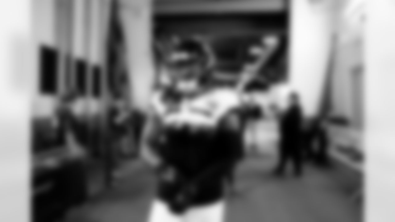 Jacksonville Jaguars vs Denver Broncos

RB DeeJay Dallas (20)