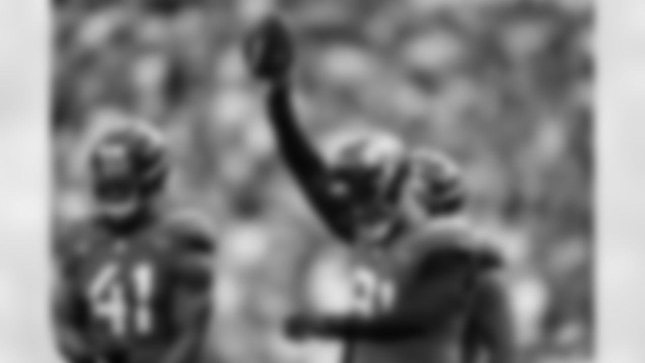 Jacksonville Jaguars vs San Francisco 49ers

DT Arik Armstead (91) and DE Josh Hines-Allen (41)