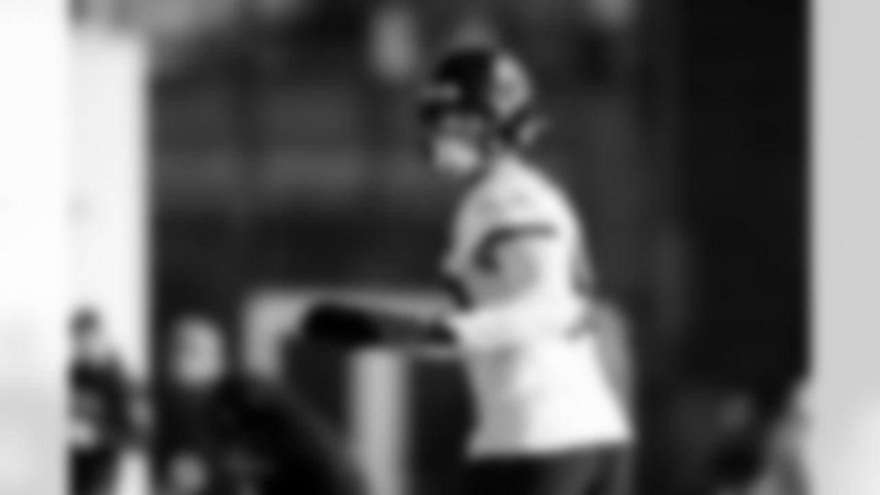 Jacksonville, Fla. — Jaguars tight end Brenton Strange (85) during practice at the Miller Electric Center on December 25, 2025.