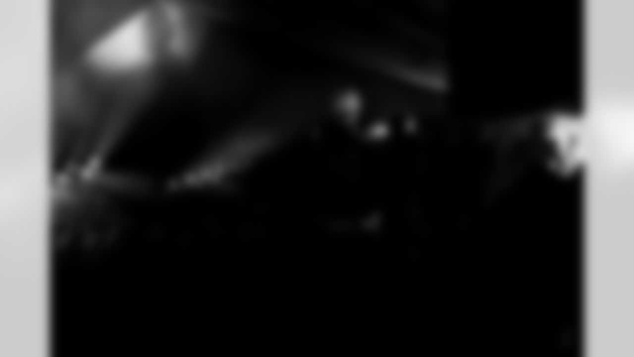 Jacksonville Jaguars vs Los Angeles Chargers
DE Josh Hines-Allen (41)