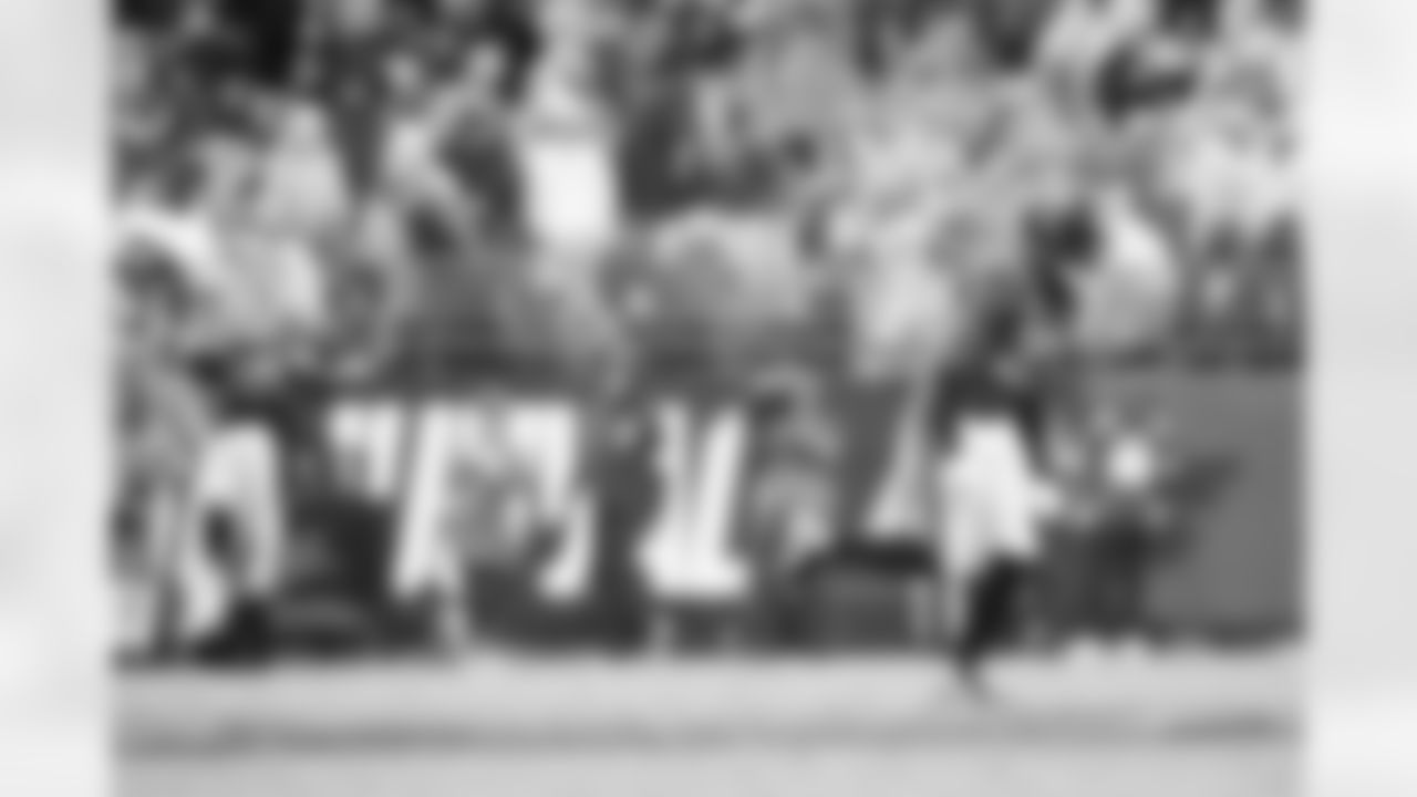 Jacksonville Jaguars vs Indianapolis Colts

LB Foyesade Oluokun (23)