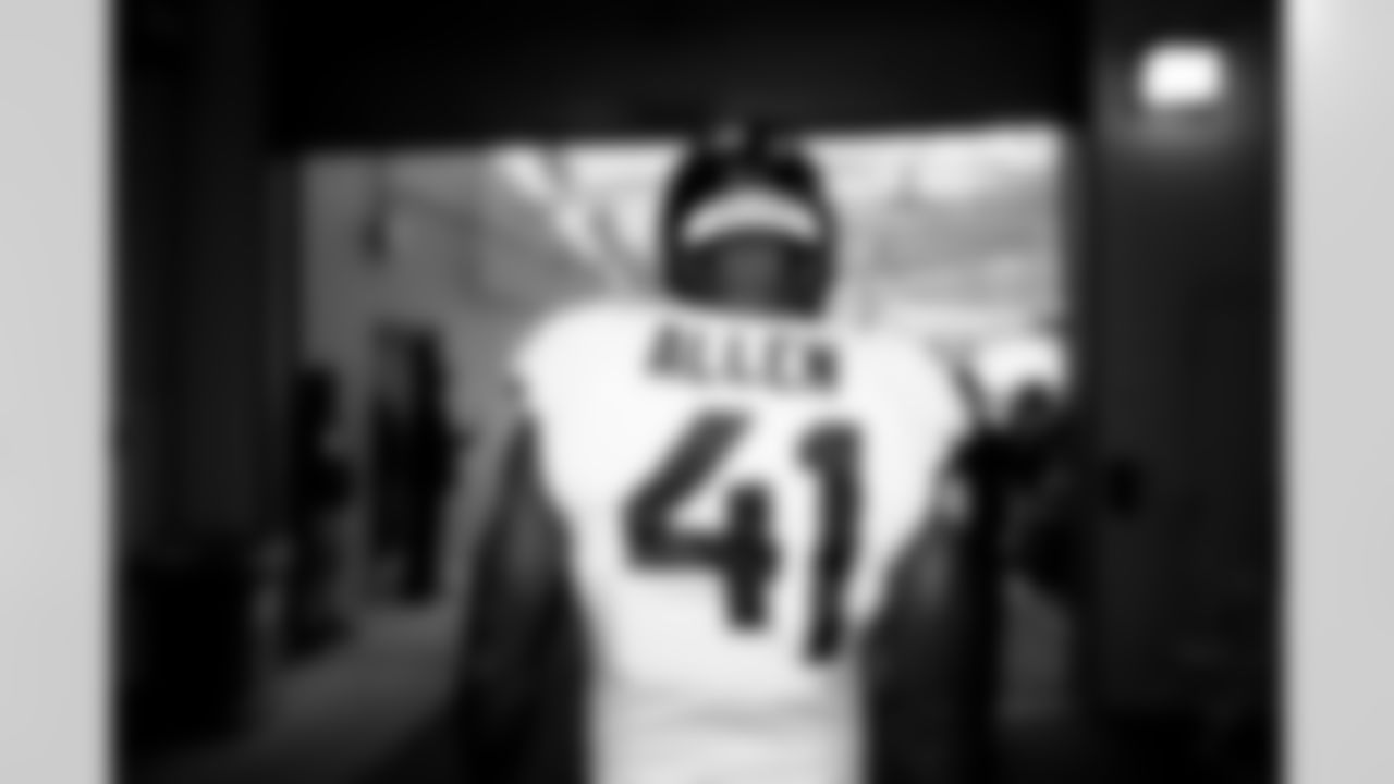 Jacksonville Jaguars vs. Tennessee Titans
OLB Josh Allen (41)