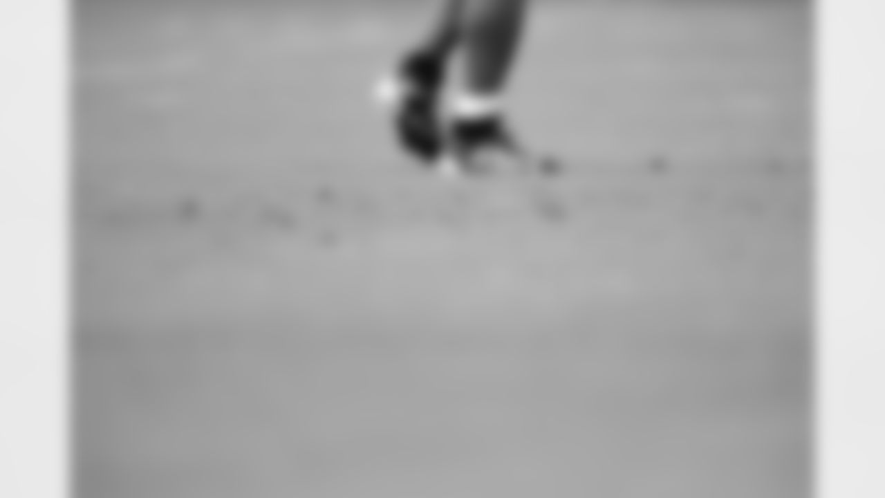 Jacksonville, Fla. — Jaguars running back Bhayshul Tuten (33) during practice at the Miller Electric Center on November 27, 2025.