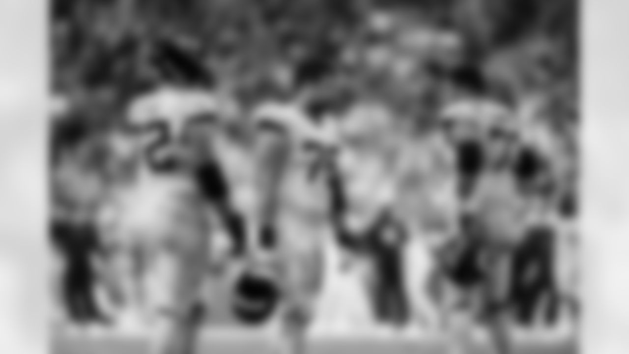 Jacksonville Jaguars vs Arizona Cardinals

OL Ezra Cleveland (76) and OL Robert Hainsey (73)