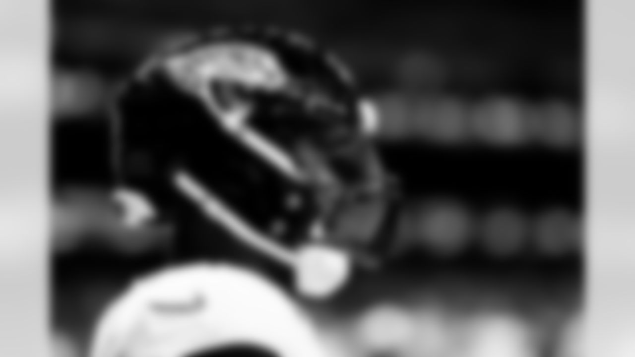 Jacksonville Jaguars vs New Orleans Saints
DE Travon Walker (44)