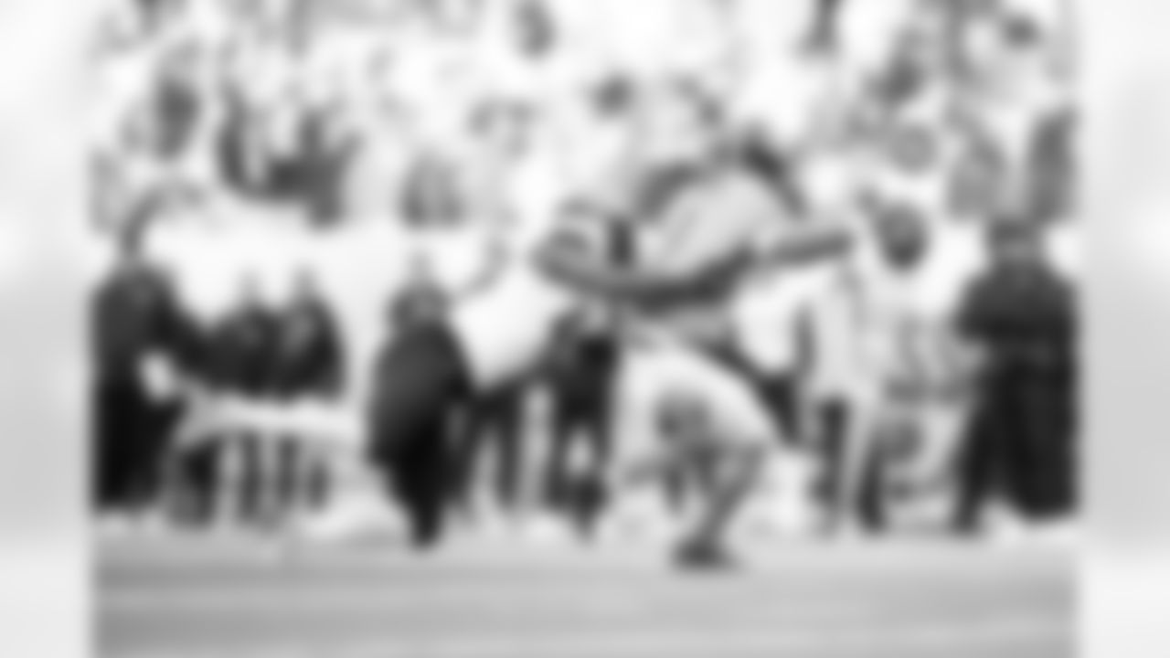 Jacksonville Jaguars vs Tennessee Titans

DE Josh Hines-Allen (41)