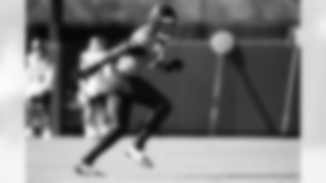 Jacksonville, Fla. — Jaguars safety Juan Thornhill (4) during practice at the Miller Electric Center on November 20, 2025.