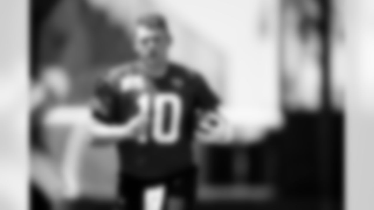 Jacksonville, Fla. — Jaguars quarterback Mac Jones (10) during voluntary offseason workouts at the Miller Electric Center on April 29, 2024.