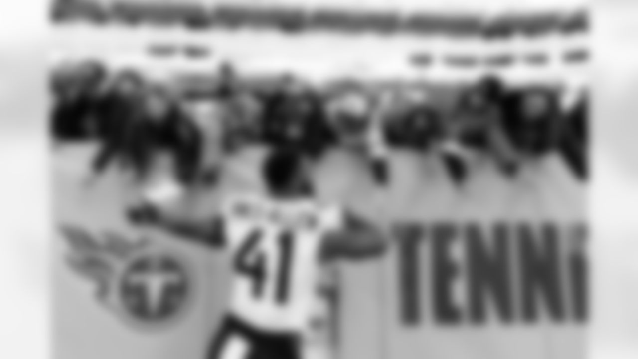 Jacksonville Jaguars vs Tennessee Titans

DE Josh Hines-Allen (41)