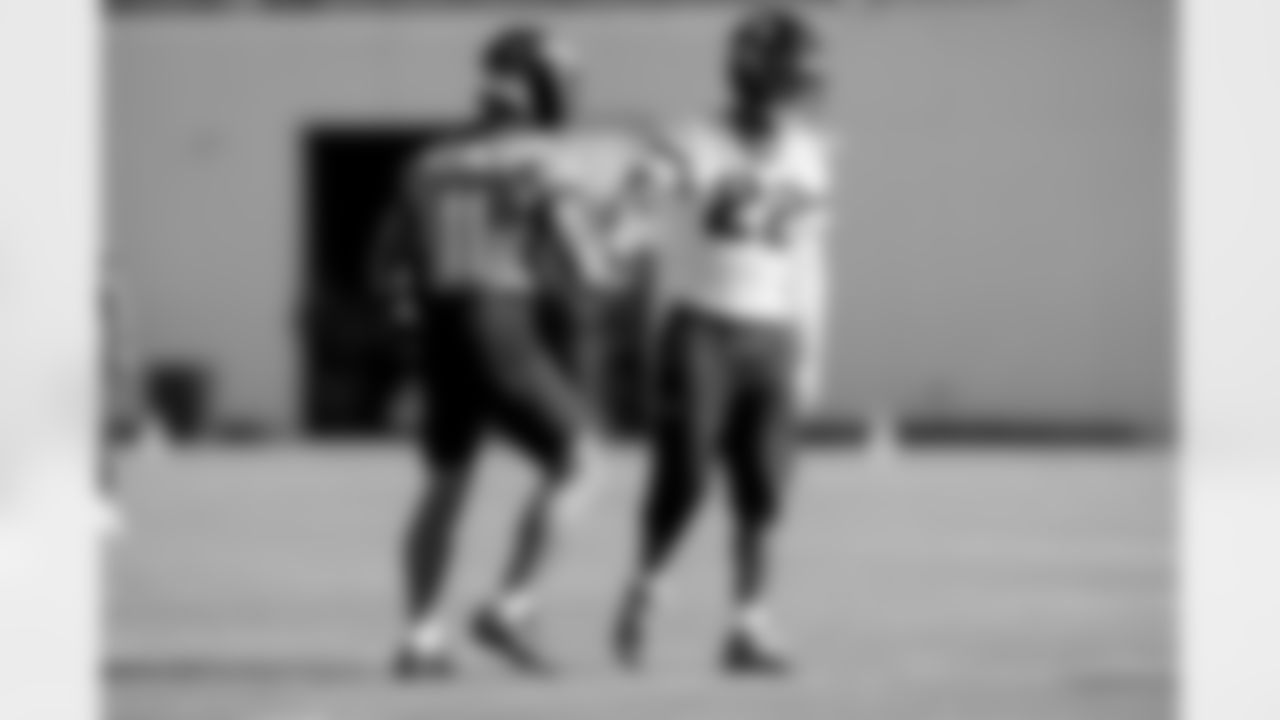 Jacksonville, Fla. — Jaguars wide receiver Parker Washington (11) and cornerback Jarrian Jones (22) during practice at the Miller Electric Center on January 1, 2026.