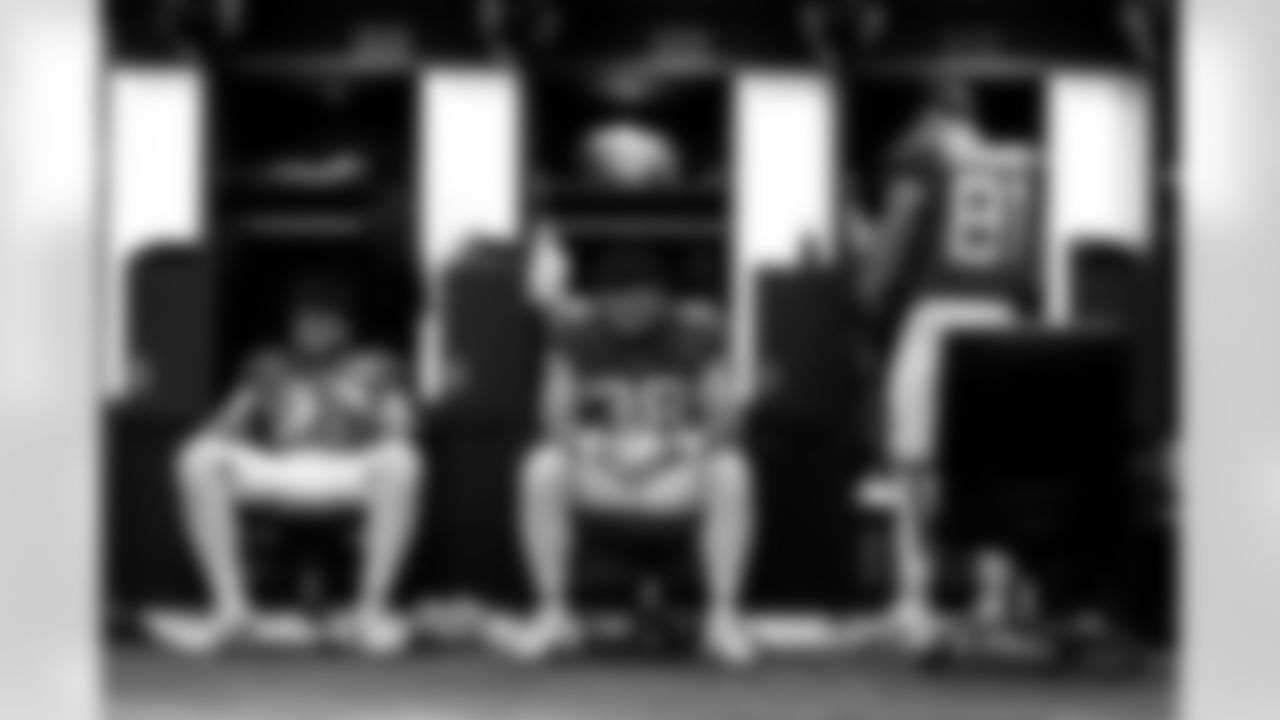 Jacksonville Jaguars vs. Tampa Bay Buccaneers
TE Luke Farrell (89), TE Chris Myarick (38) and TE Josiah Deguara (81)