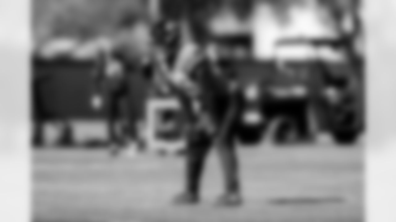 Jacksonville, Fla. — Jaguars running back Bhayshul Tuten (33) during practice at the Miller Electric Center on January 1, 2026.