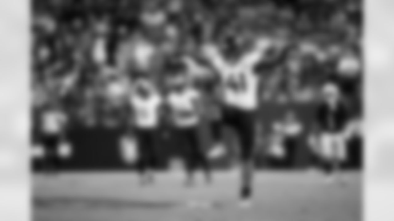 Jacksonville Jaguars vs Las Vegas Raiders

DE Josh Hines-Allen (41)