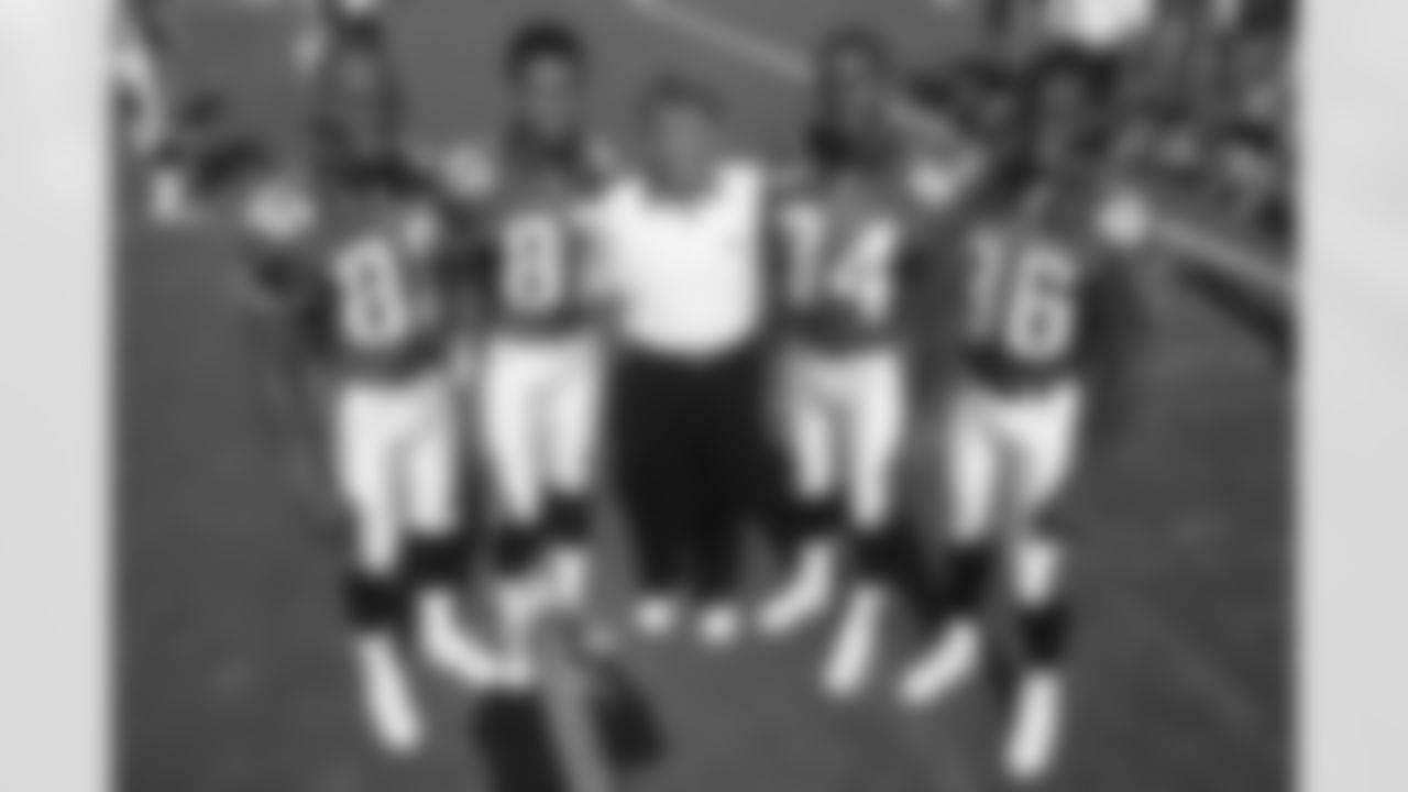 Jimmy Smith, Keenan McCardell, Pete Carmichael, Reggie Barlow, Alvis Whitted, wide receivers, group picture, 1999