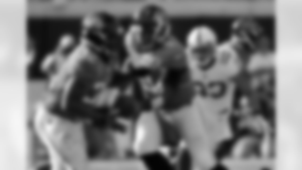 Jacksonville Jaguars quarterback David Garrard (9) hands the ball off to Jacksonville Jaguars running back Maurice Jones-Drew (32) in the second quarter against the Indianapolis Colts during an NFL football game Sunday, Oct. 3, 2010 in Jacksonville, Fla. (AP Photo/Stephen Morton)