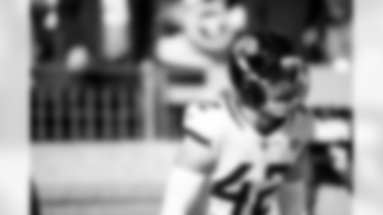 Jacksonville Jaguars vs Tennessee Titans

S Andrew Wingard (42)