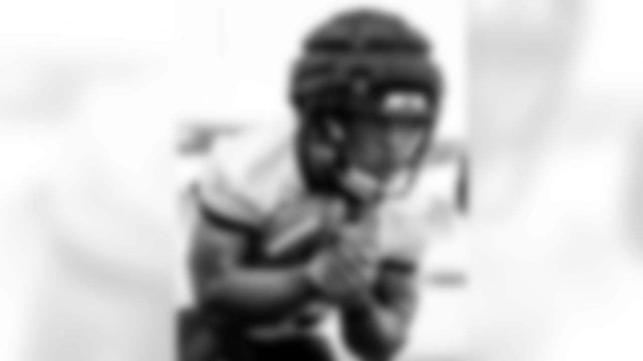 Jacksonville, Fla. — Jaguars running back Bhayshul Tuten (33) during training camp at the Miller Electric Center on August 19, 2025.