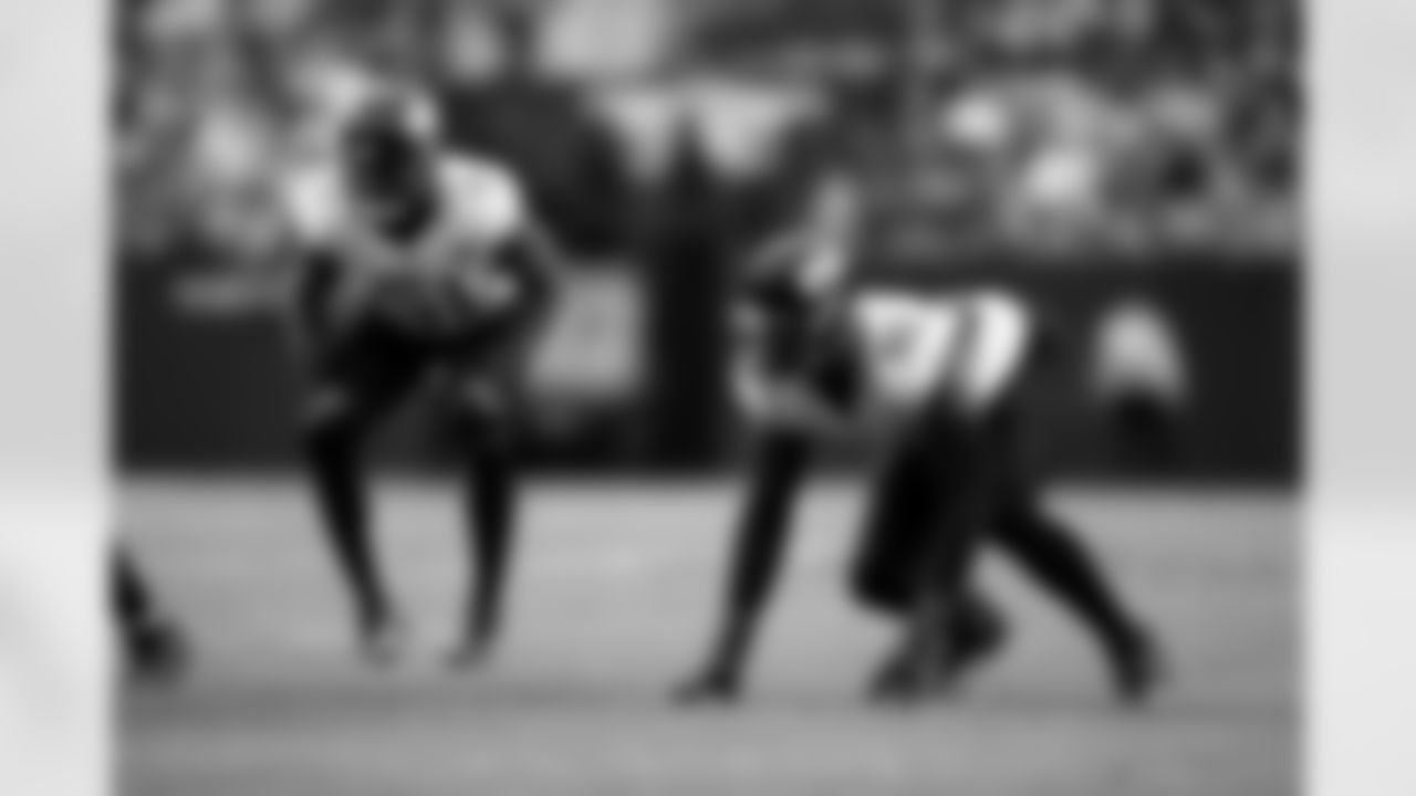 Jacksonville Jaguars vs Las Vegas Raiders

DL Emmanuel Ogbah (90)