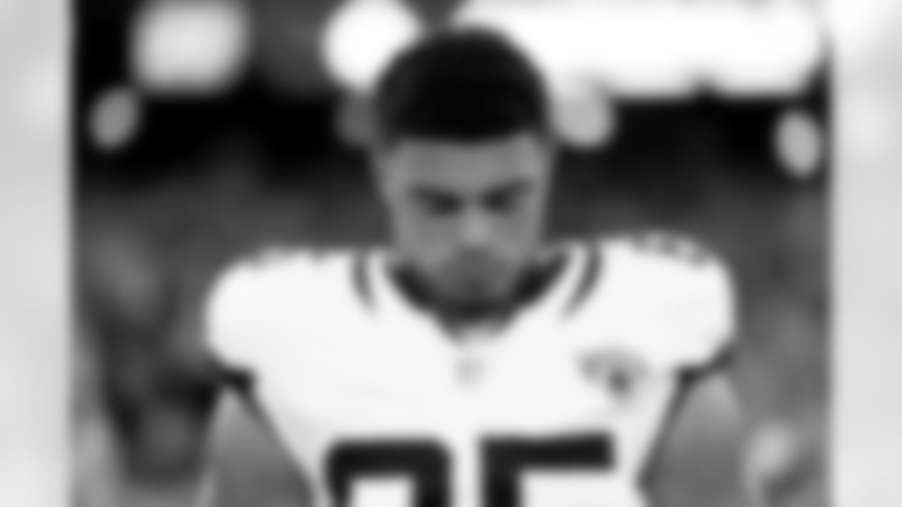 Jacksonville Jaguars vs Arizona Cardinals

TE Brenton Strange (85)