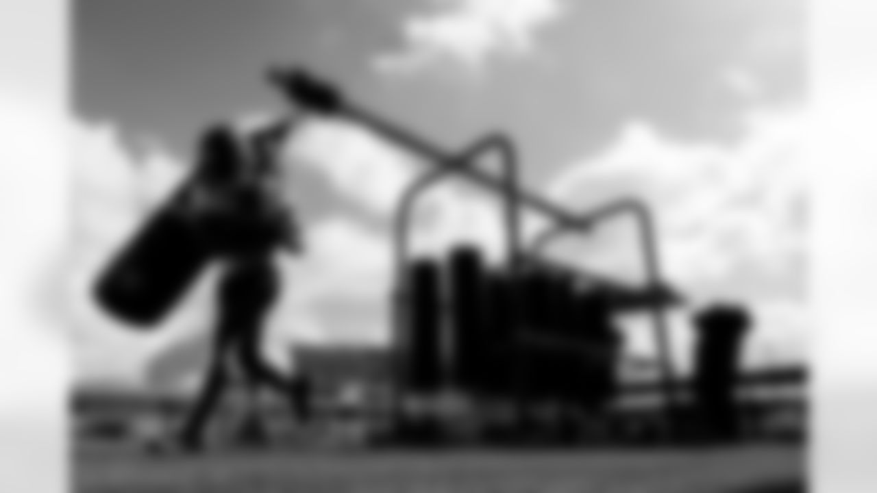 Jacksonville, Fla. — Jaguars running back Bhayshul Tuten (33) during practice at the Miller Electric Center on November 5, 2025.