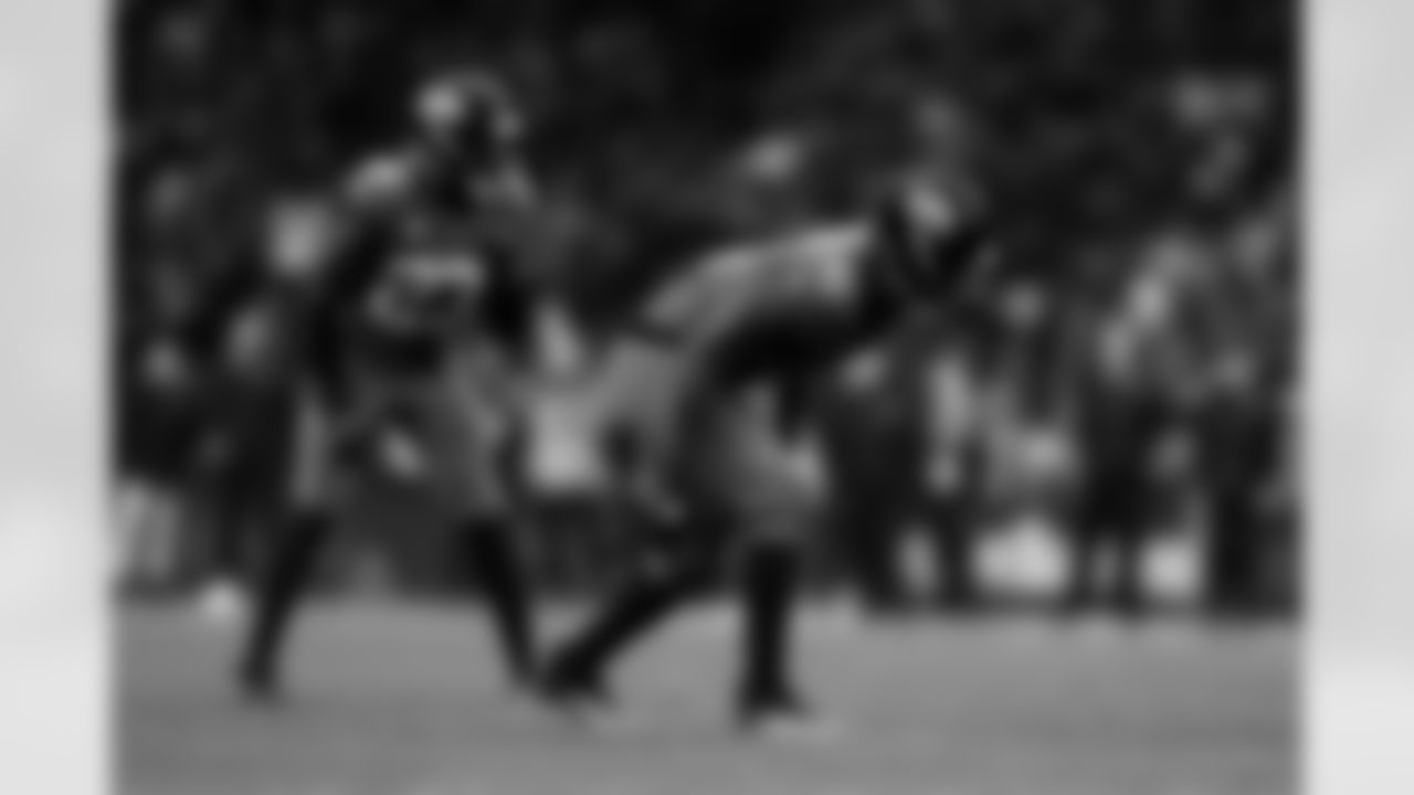 Jacksonville Jaguars vs. Los Angeles Rams

DE Josh Hines-Allen (41)