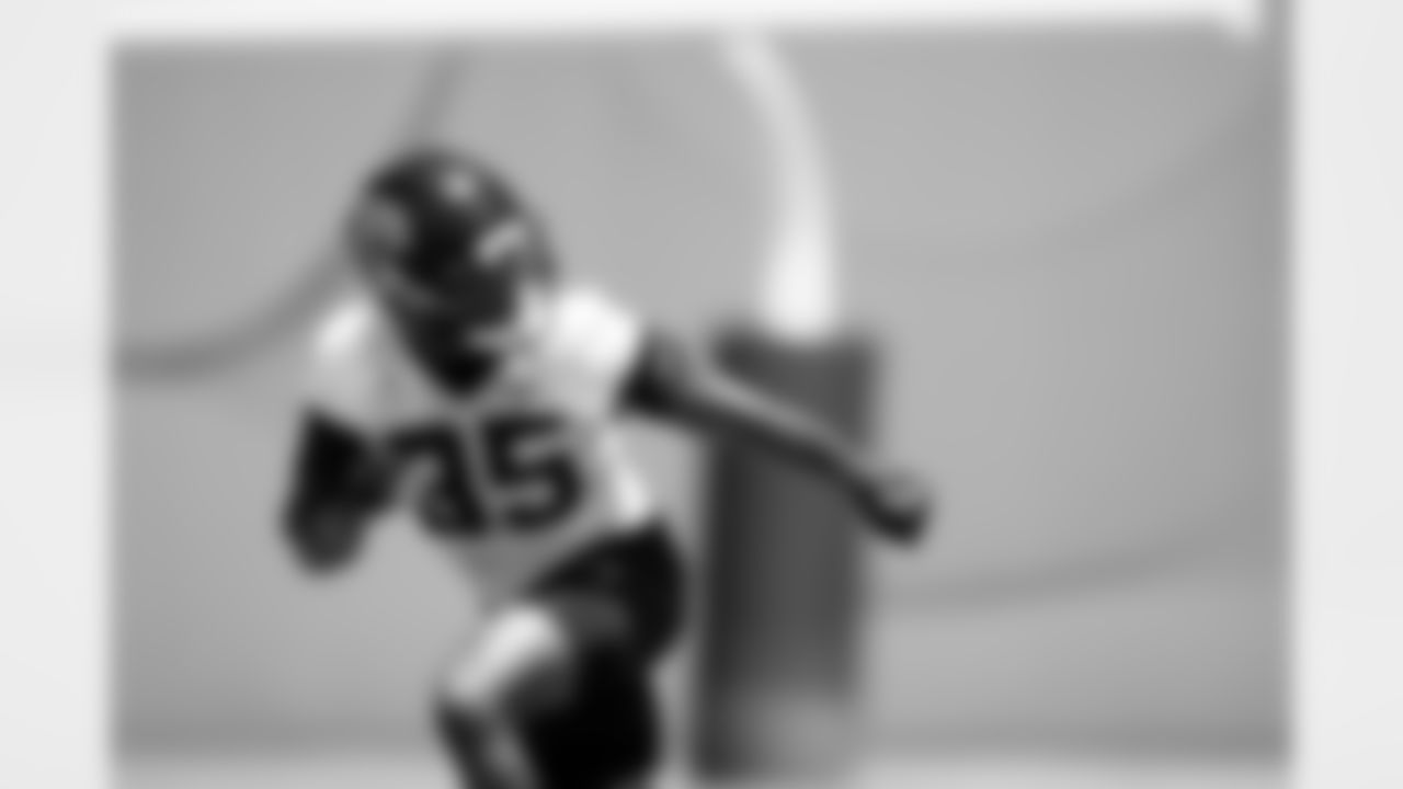 Jacksonville, Fla. — Jaguars defensive back Doneiko Slaughter (35) during OTAs at the Miller Electric Center on May 22, 2025.