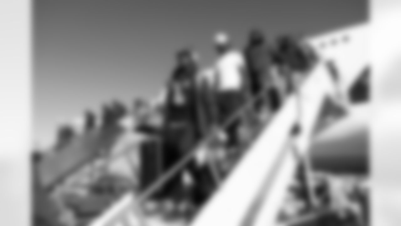 LB Foyesade Oluokun and LB Devin Lloyd