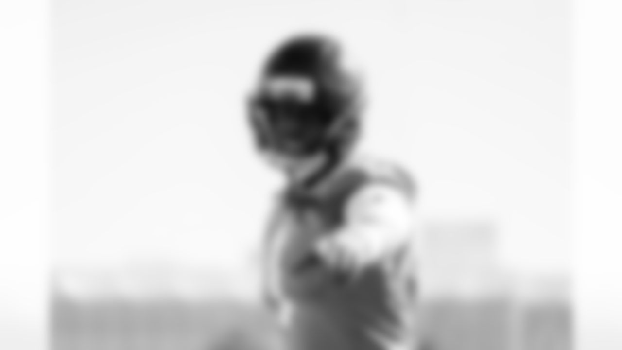 Jacksonville, Fla. — Jaguars running back Travis Etienne Jr. (1) during practice at the Miller Electric Center on January 1, 2026.