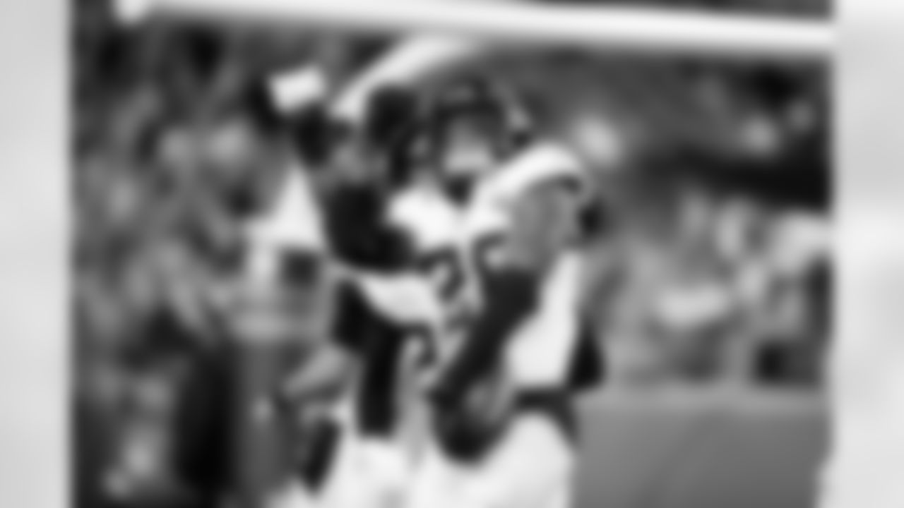 Jacksonville Jaguars vs Denver Broncos

S Antonio Johnson (26)