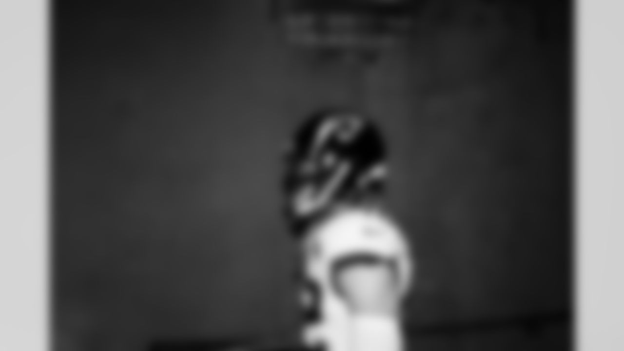 Jacksonville Jaguars vs. Houston Texans
S Andrew Wingard (42)