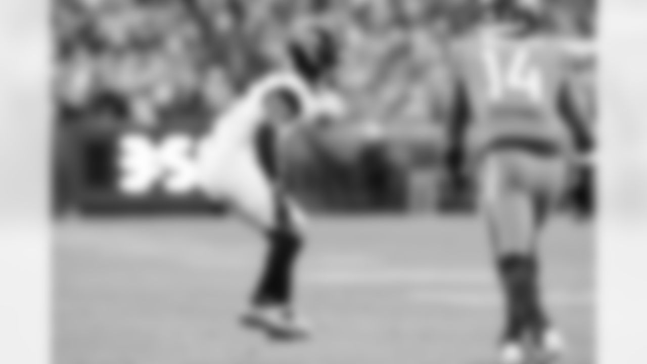 Jacksonville Jaguars vs Denver Broncos

CB Greg Newsome II (6)