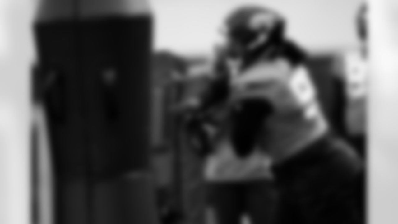 Jacksonville, Fla. — Jaguars defensive end Dawuane Smoot (98) during practice at the Miller Electric Center on November 27, 2025.