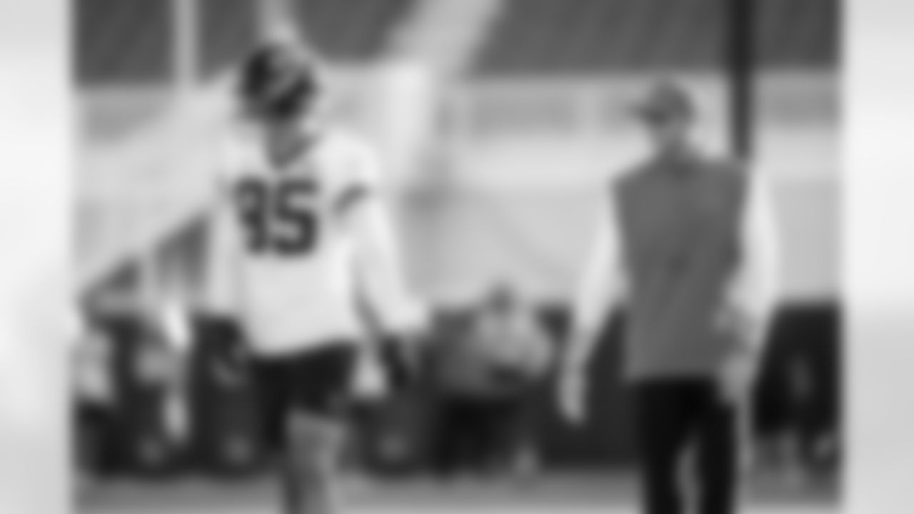 Jacksonville, Fla. — Jaguars tight end Brenton Strange (85) and head coach Liam Coen during practice at the Miller Electric Center on December 25, 2025.