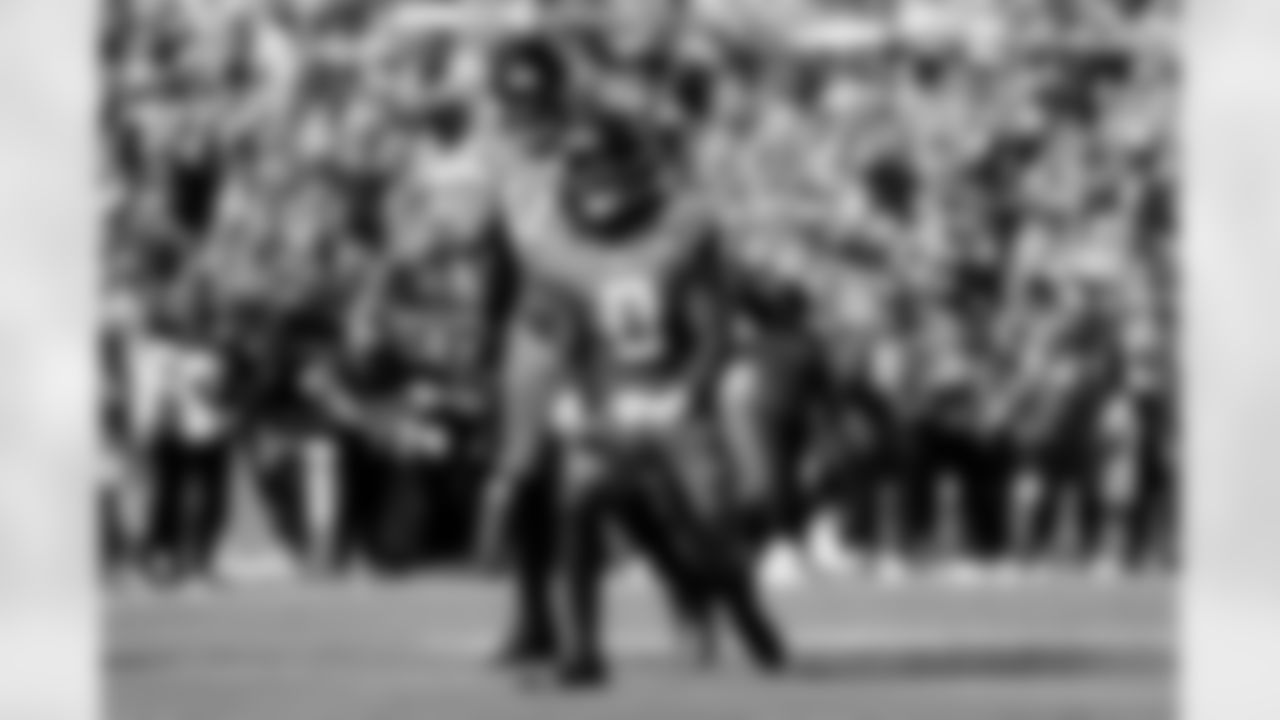 Jacksonville Jaguars vs Los Angeles Chargers

LB Devin Lloyd (0) and DE Travon Walker (44)