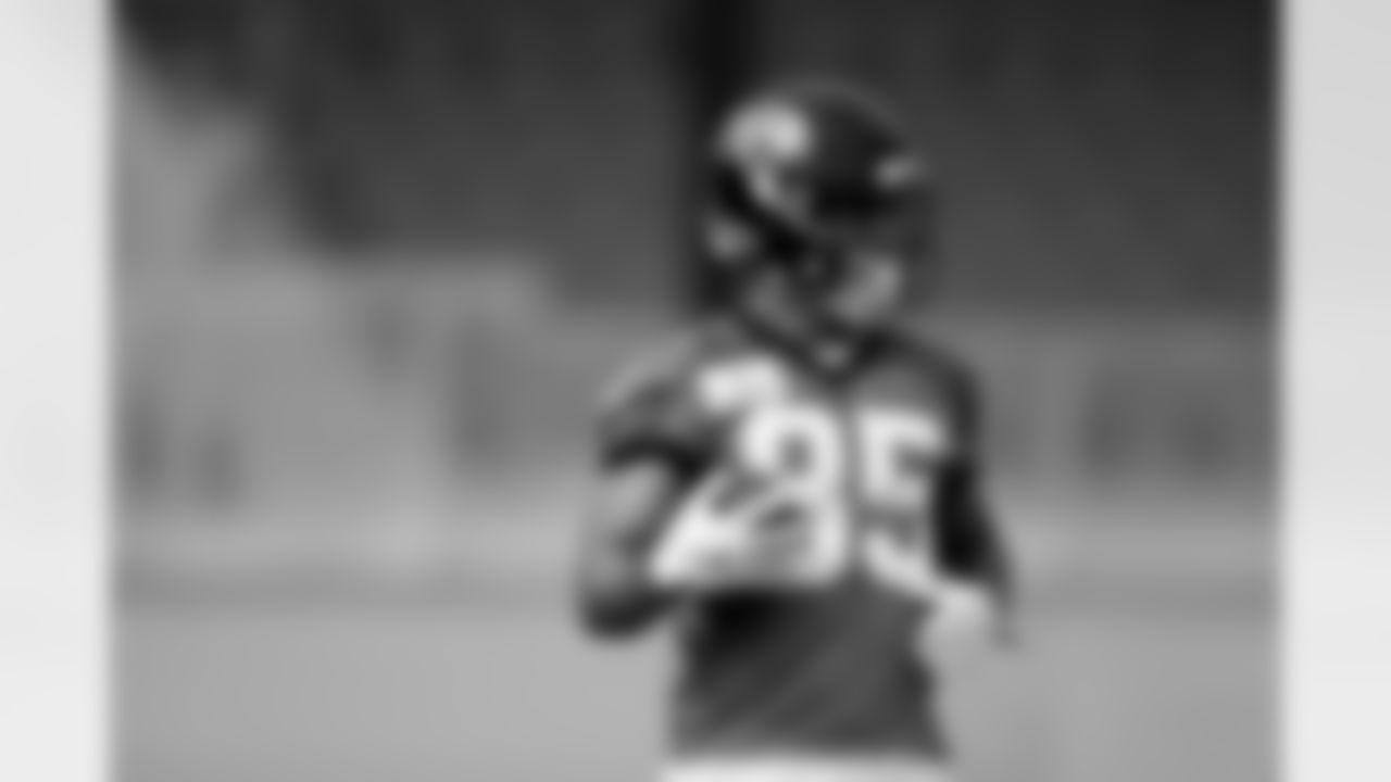 Jacksonville, Fla. — Jaguars tight end Brenton Strange (85) during mandatory minicamp at the Miller Electric Center on June 10, 2025.