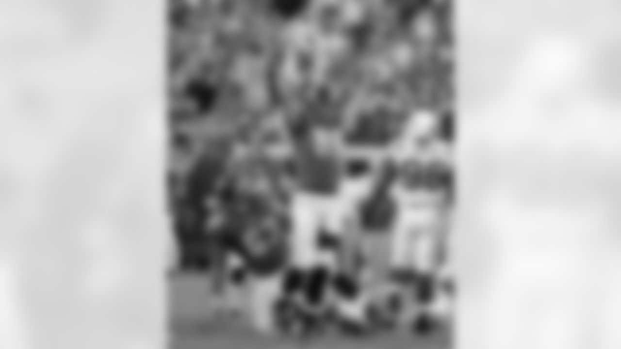 Jacksonville Jaguars tight end Zach Miller (86) reacts to teammate Josh Scobee's game-winning 59-yard field goal against the Indianapolis Colts during an NFL football game Sunday, Oct. 3, 2010, in Jacksonville, Fla. Jacksonville defeated Indianapolis 31-28 on the last-second field goal. (AP Photo/Stephen Morton)