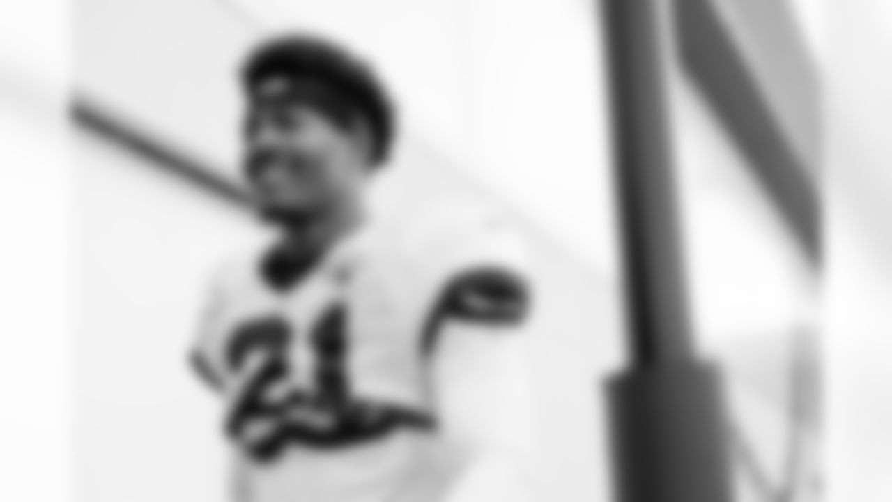 Jacksonville, Fla. — Jaguars cornerback Christian Braswell (21) during practice at the Miller Electric Center on December 4, 2025.