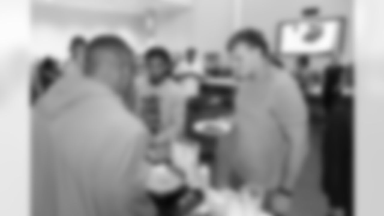 Jacksonville, Fla. — Jaguars safety Cam'Ron Silmon-Craig (left) and tight end John Copenhaver (right) during the rookie cooking competition at the Miller Electric Center on June 3, 2025.