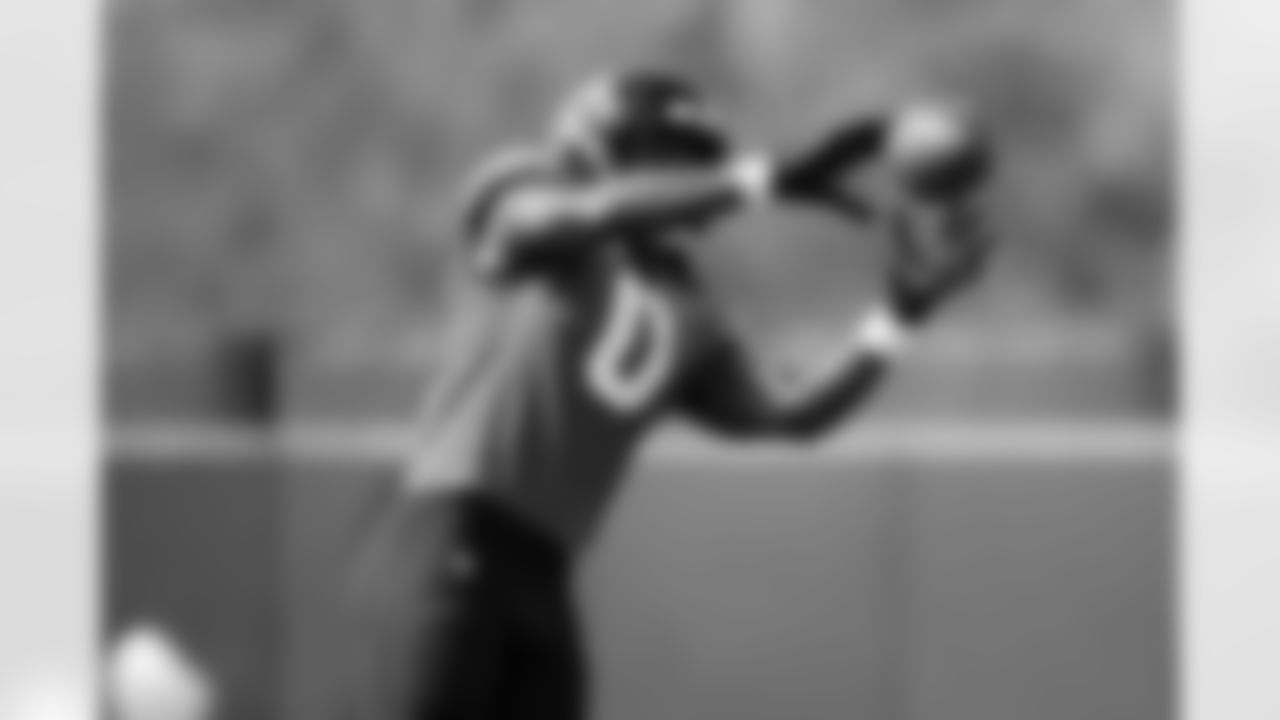 Jacksonville, Fla. — Jaguars linebacker Devin Lloyd (0) during practice at the Miller Electric Center on October 29, 2025.