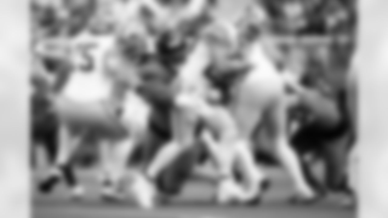 Jacksonville Jaguars vs San Francisco 49ers

DT DaVon Hamilton (52)