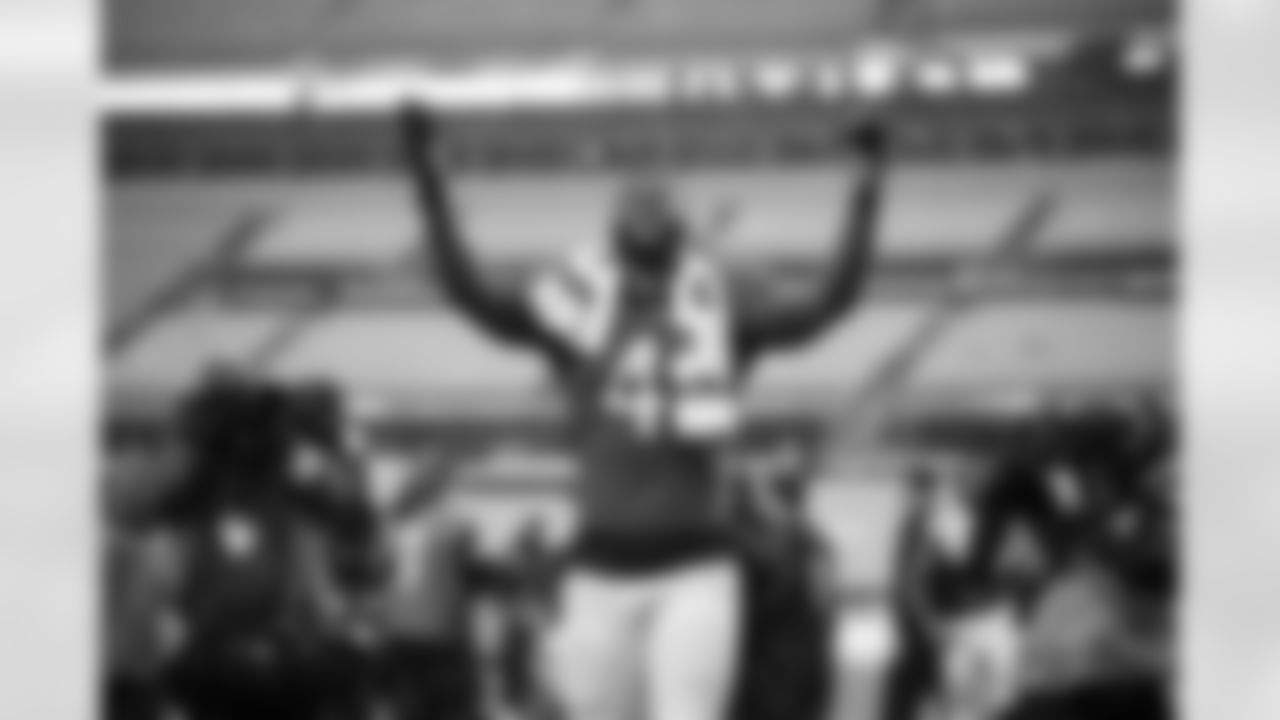 Jacksonville Jaguars vs Indianapolis Colts

DE Josh Hines-Allen (41)