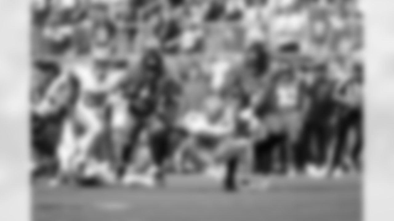 Jacksonville Jaguars vs San Francisco 49ers

RB Travis Etienne Jr. (1) and OL Chuma Edoga (55)