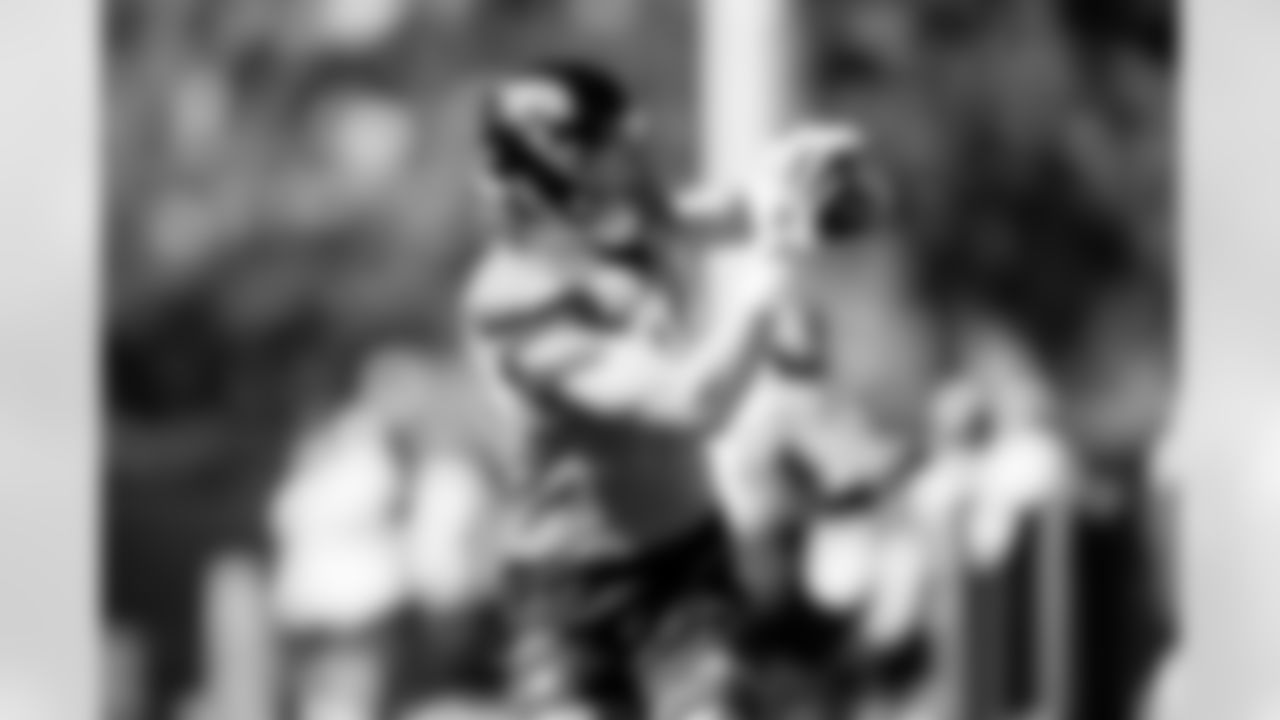 Jacksonville, Fla. — Jaguars tight end Hunter Long (84) during practice at the Miller Electric Center on December 11, 2025.