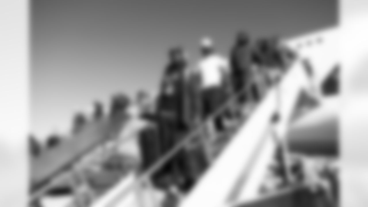 LB Foyesade Oluokun and LB Devin Lloyd