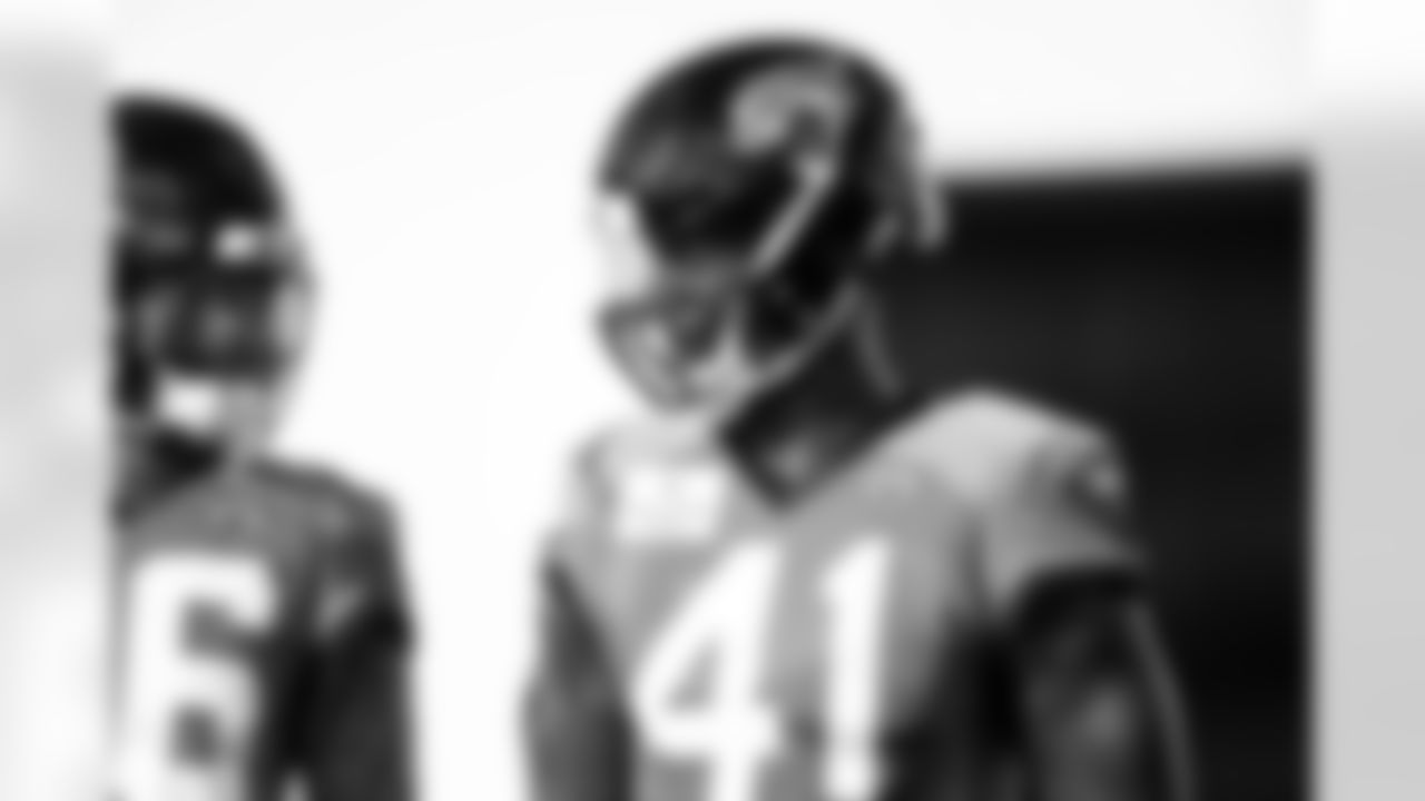 Jacksonville, Fla. — Jaguars defensive end Josh Hines-Allen (41) during practice at the Miller Electric Center on December 25, 2025.