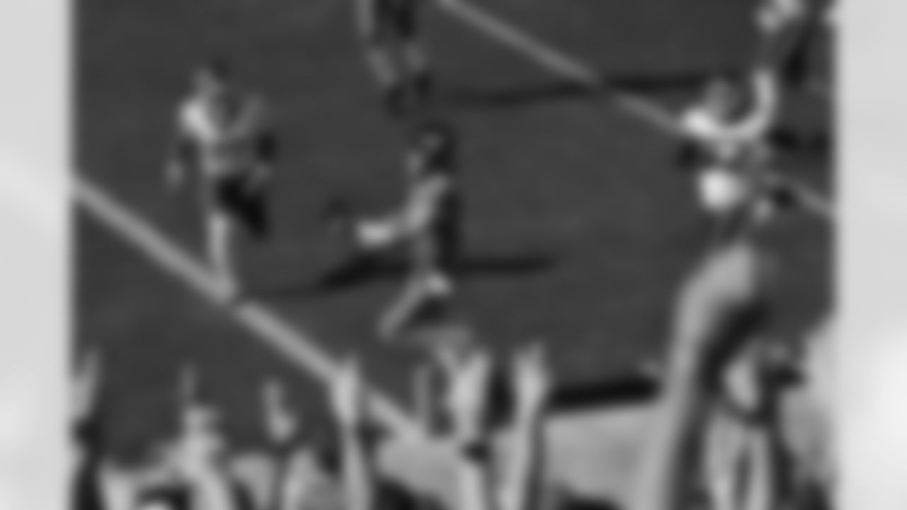 Jacksonville Jaguars vs New York Jets
QB Trevor Lawrence (16)