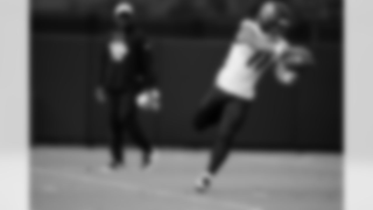 Jacksonville, Fla. — Jaguars wide receiver Parker Washington (11) and wide receivers coach Edgar Bennett during practice at the Miller Electric Center on November 27, 2025.