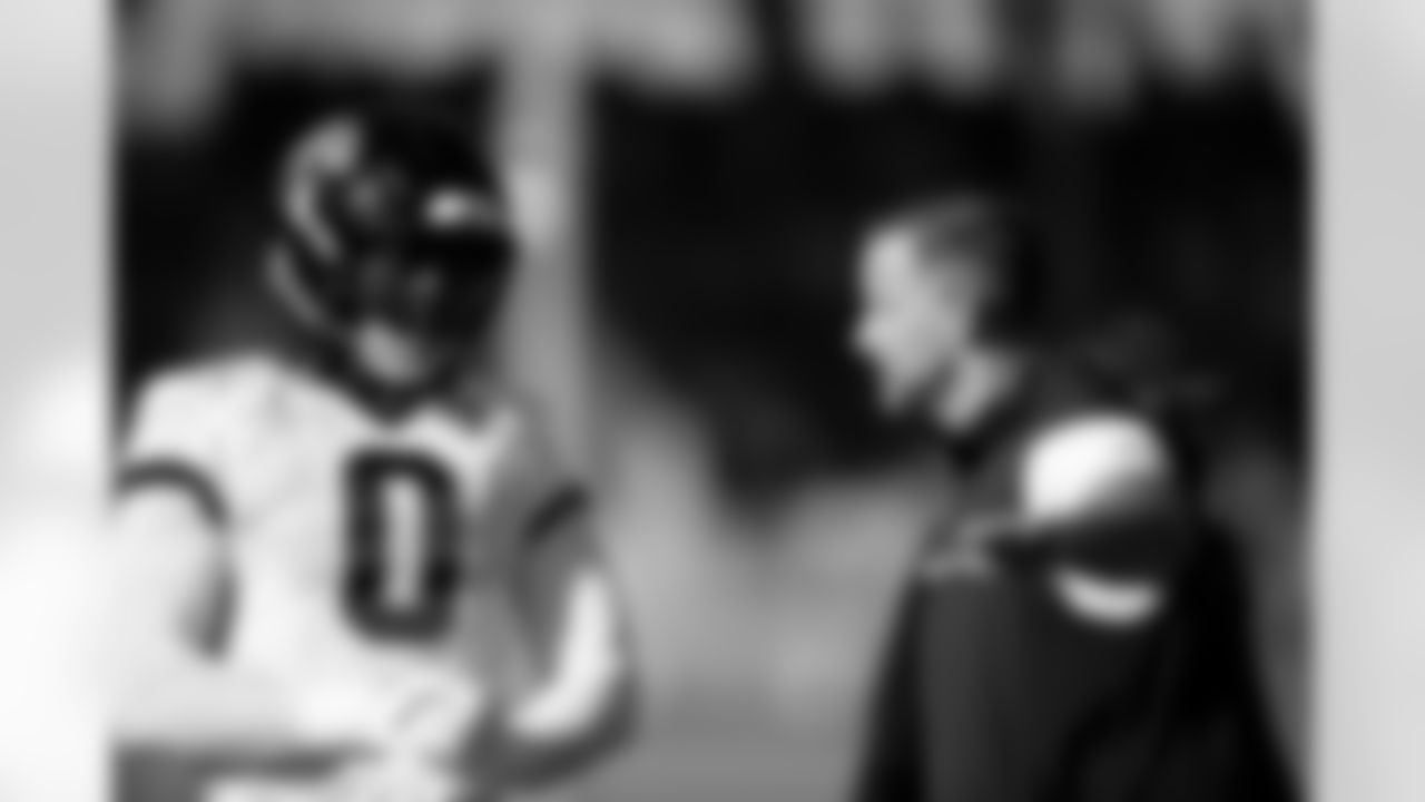 Jacksonville, Fla. — Jaguars linebacker Devin Lloyd (0) and defensive coordinator Anthony Campanile during training camp at the Miller Electric Center on July 27, 2025.