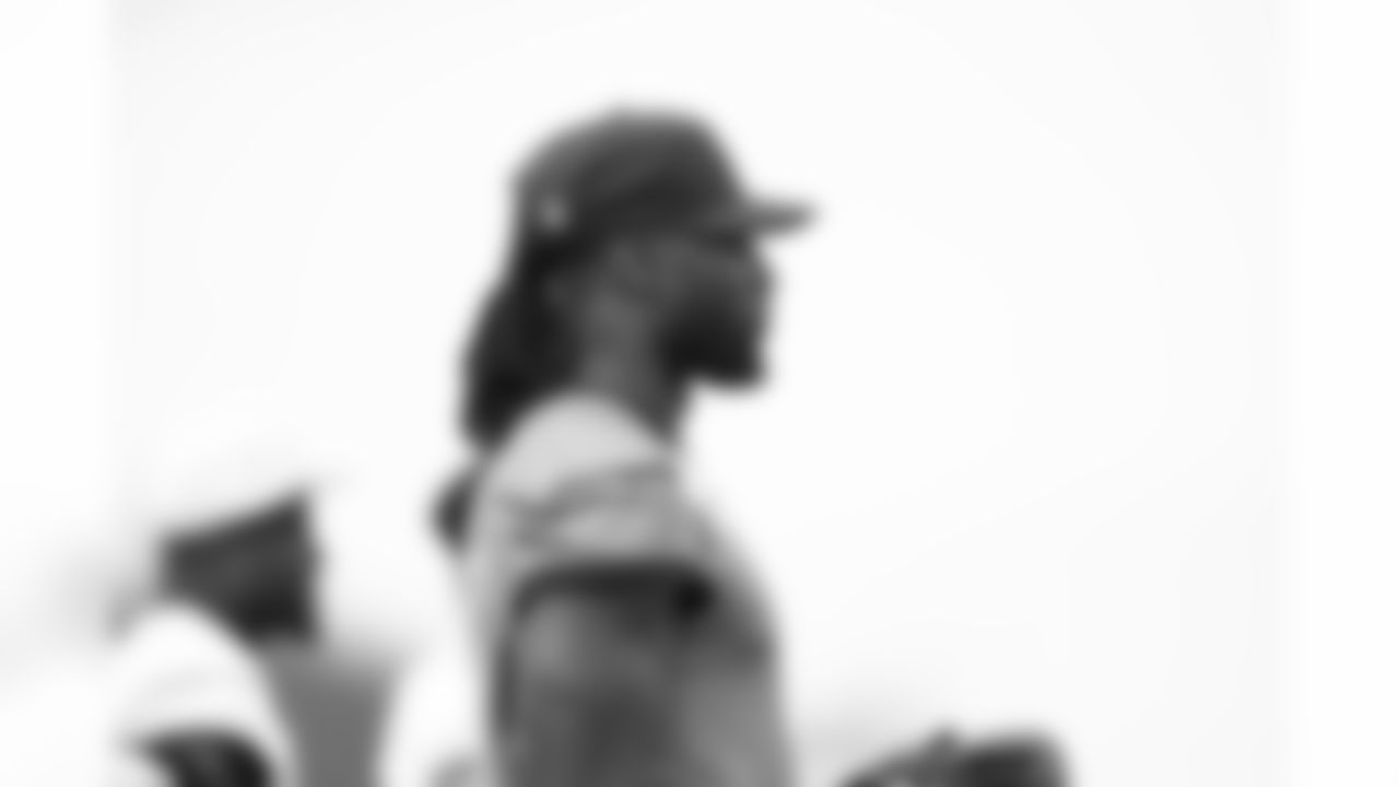 Jacksonville, Fla. — Jaguars linebacker Devin Lloyd (0) during practice at the Miller Electric Center on November 26, 2025.